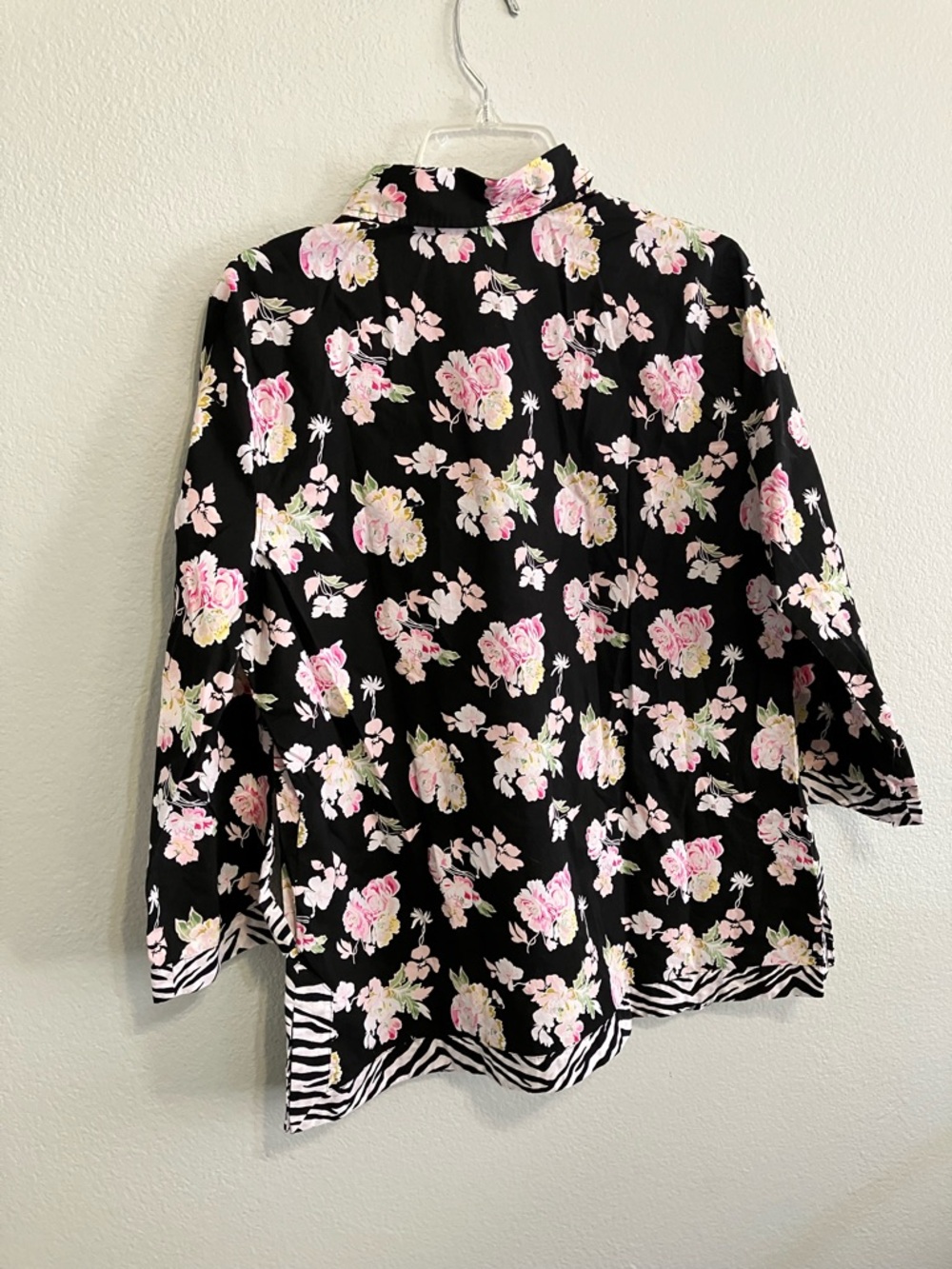 Liz Claiborne 3/4” Sleeved Blouse Size XL - Picture 2 of 3